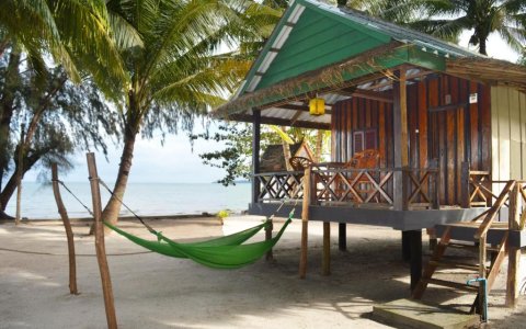 Chatki na wyspie Koh Rong 5.jpg